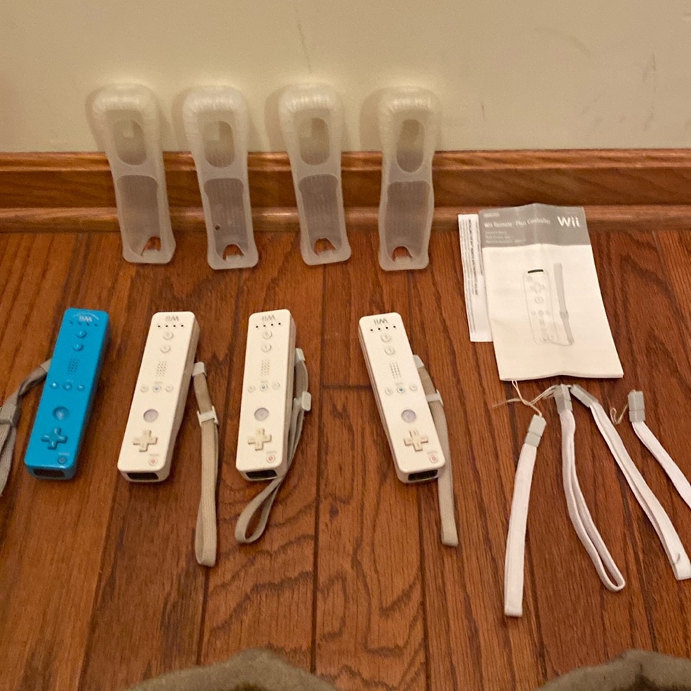 Wii Remote Controllers Set - Blue and White